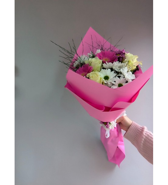 Papatya gerbera ve beyaz gül